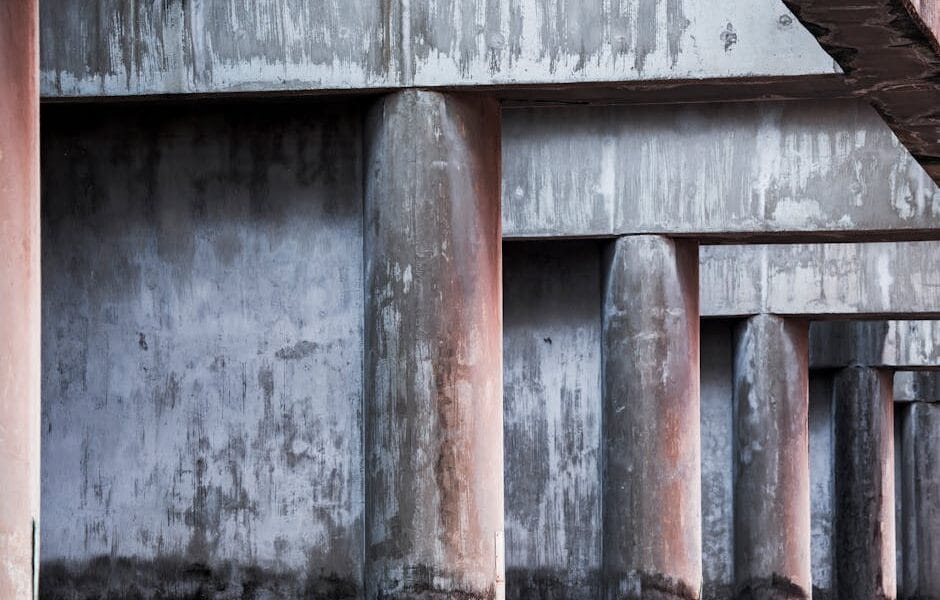 specjalistyczna konstrukcja z betonu wodoodpornego na placu budowy